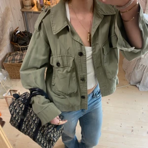 Jacka - SUPER snygg värkligen!! Tryck gärna köp nu ❣️❣️ PERFEKT till våren