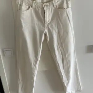 Vita låga jeans   