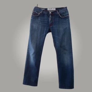 Jacob Cohën - Snygga jacob cohën jeans i storlek 34! Skick 8,5/10. Passar mig som är 180 ganska perfekt, skriv för fler bilder eller vid funderingar 🤝