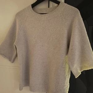 Stickad t shirt  - Säljer denna stickade vero moda tröjan jag gjort till en t shirt!🌸