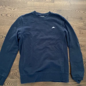  j lindberg sweatshirt  - Säljer min j Lindberg sweatshirt knappt använd skick 10/10