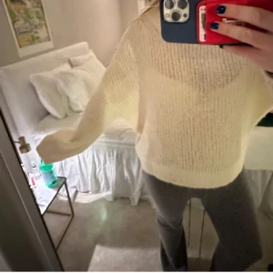 Stickad tröja  - Sjukt snygg stickad tröja från Other stories i strl S! Gjord av mohair🥰