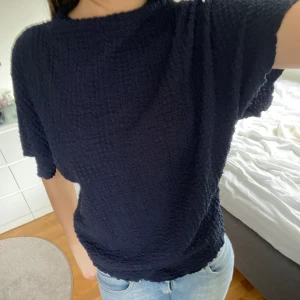 Zara Topp - Mörkblå strukturerad topp från zara💕
