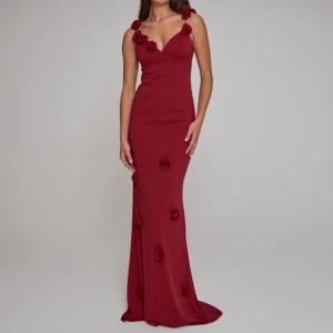 Balklänning - Hej!❤️ Jag säljer nu min helt oanvända drömmiga balklänning med prislappen kvar från Nelly! Den är helt slutsåld på hemsidan och säljer den pga att den tyvärr inte passade mig🩷Materialet är väldigt stretchigt så den passar till s också❤️dm för frågor