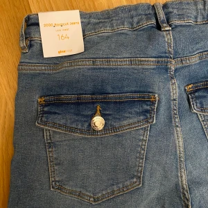 2000 bootcut jeans - Helt oanvända jeans från Gina Tricot i storlek 164. Nypris 349🌸