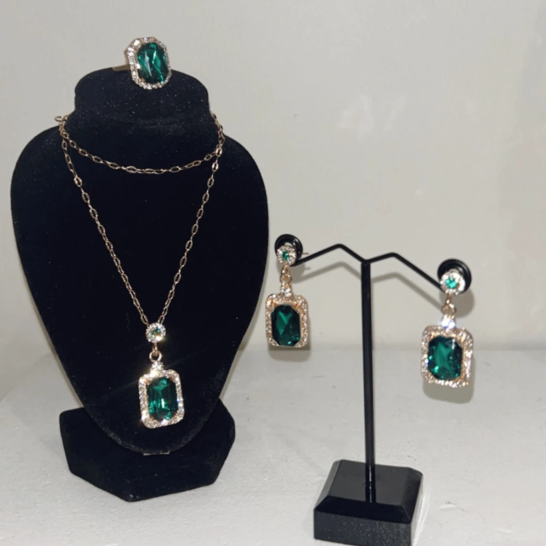 Beautiful Green Stone Set  - 91