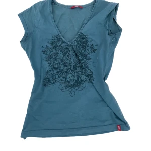 Jätte snygg grunge tröja  - Köpt på sellpy, skicket är väldigt bra 💓