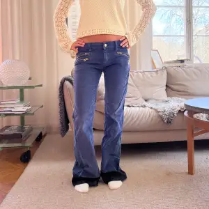 Så snygga jeans från Zadig voltaire som är omsydda hos sömmerska❤️ MIDJEMÅTT:81cm INNERBENSLÄNGDEN:81cm