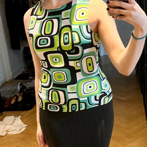 Grönt linne - Coolt grönt linne, storlek S! Knappt använd❤️