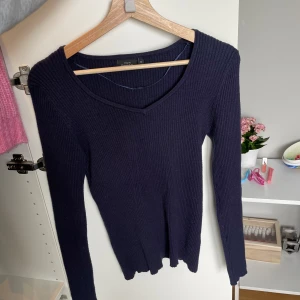 Stickad tröja  - Använd en gång. 