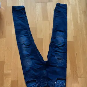 Ett par snygga jeans från Nudie. Dem är knappt använda och i bra skick 