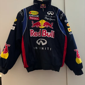 Redbull jacka - Aldrig använd, priset kan diskuteras 