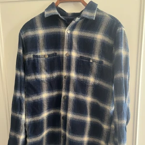 Skit fet flannel skjorta  - Säljer denna trendiga flannel skjortan som är super efterfrågad, Storlek M 