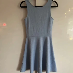 Klänning - En blommig klänning från H&M i strl S!💓