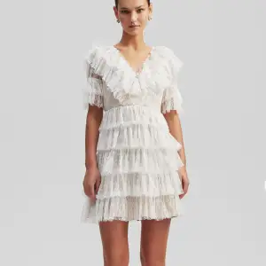 Underbar klänning från by malina i superbra skick, endast använd en gång! Köpt på nk Göteborg för 2800🩷🩷