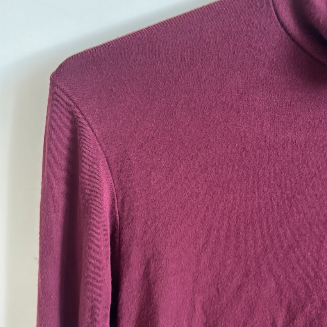 Långärmad tröja i vinröd - 91