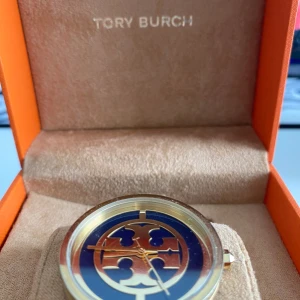 TONY BURCH KLOCKA - Helt oanvänd pris på klockan finns och original pris ör €250 pris kan diskuteras.