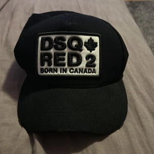 Keps - Säljs i bra skick knappr använd, köpt utomlands passar både tjejer och killar.