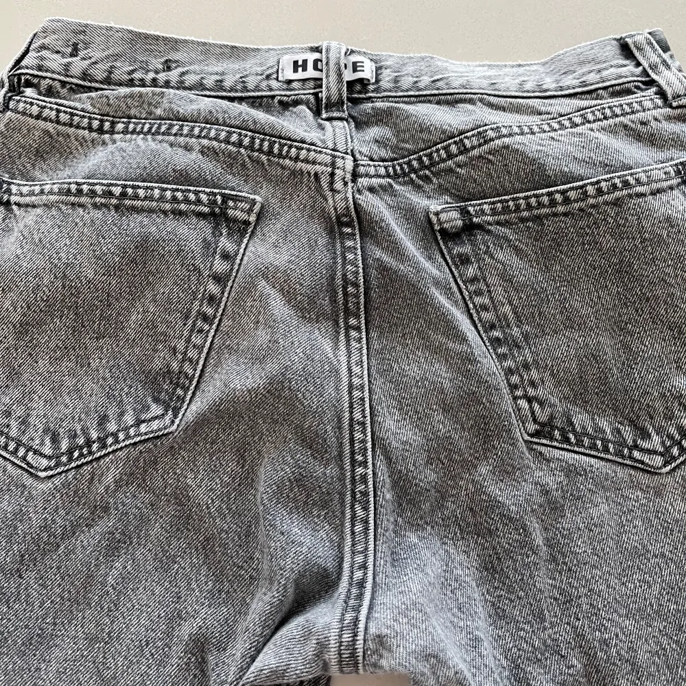 Säljer dessa feta jeans pågrund av rensning av garderoben, size 29 Rush. Ny pris ligger på 2.3k. Priset kan diskuteras vidare. Jeans & Byxor.