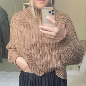 Stickad tjock tröja  - Perfekt tröja inför sommarkvällar🤍