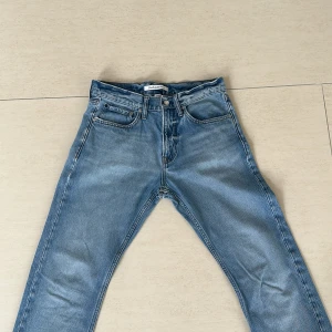 Calvin Klein Jeans - W30 L32. Riktigt sköna jeans från det välkända märket Calvin Klein. Väldigt bra kvalite och ordinariepris vid 700kr så säljer för ett väldigt bra pris