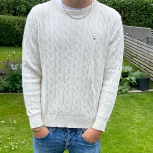 Gant tröja  - Säljer nu denna snygga gant tröja. Den är i toppen skick 👍 Modellen på bilden är 176. Så passar dom som är 170! Hör av er vid minsta lilla fundering! 😃 Först till kvarn!!