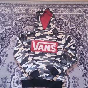 Hoodie - Använd men i fint skick!