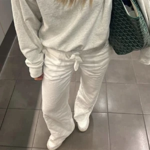 alobha linnebyxor byte xs till s - Ett par lågmidjade alobha linnebyxor i xs men som är försmå och hade velat byta till storlek s istället💗