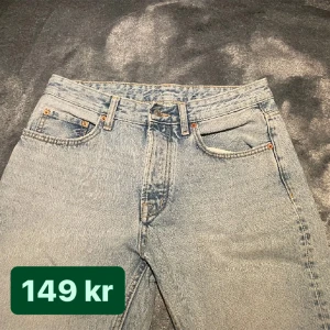 Ljusblå Zara jeans  - Ljus blåa Zara jeans i gott skick. Säljer då dem är för små. Storlek: EU 40  Tryck på ”Köp Nu” för att köpa. 