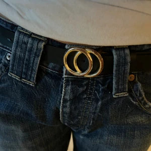 Skärp - Skärp från H&M som inte längre används. Spännet på skärpet har tappat lite färg men inget man direkt tänker på💕