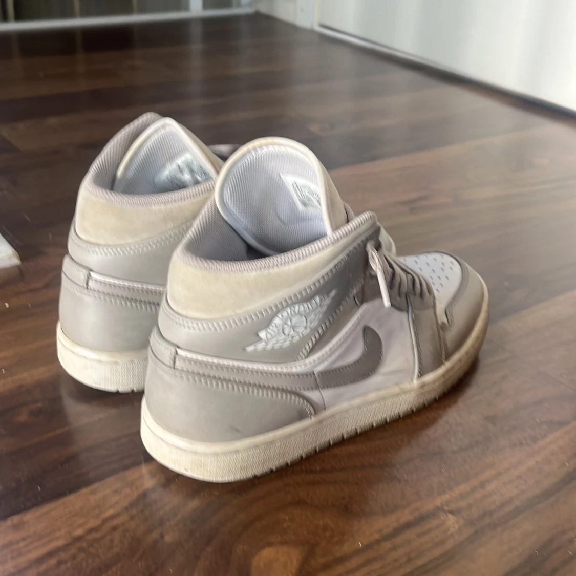 Jordan 1 Linen - 90