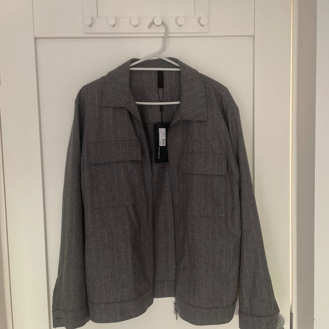 Grå Overshirt från J Lindberg i storlek M för 499kr