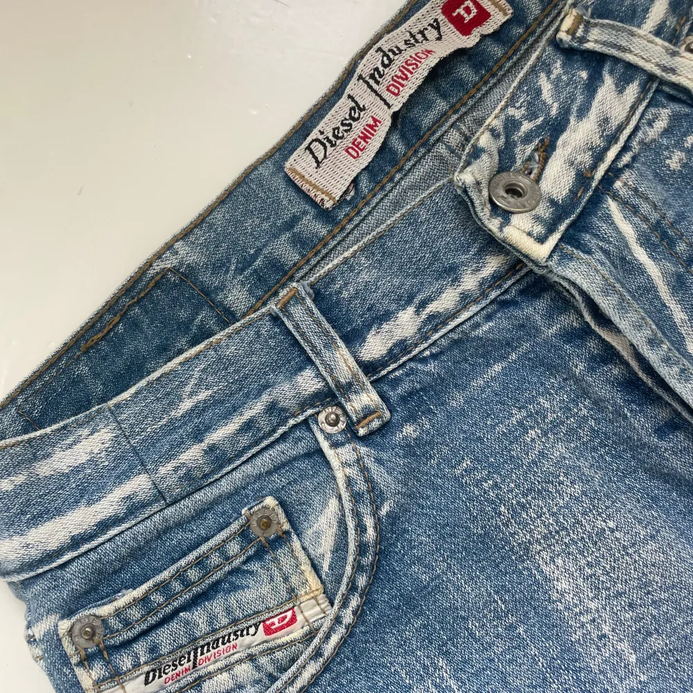 Så fin mini jeans skjorta från diesel! Perfekt till sommaren. Kjolar.