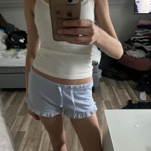 Pyjamas short blå - Jätte söta pj shorts som jag inte har någon användning av. Köp jätte gärna direkt🩵