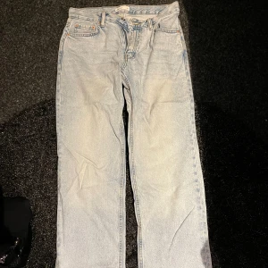 Ljusblåa raka jeans  - Raka jeans från ginatricot i storlek 36, sparsamt använda skriv för mer bilder 