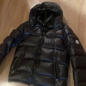 Moncler maya  jacka Äkta   - Äkta  storlek S 