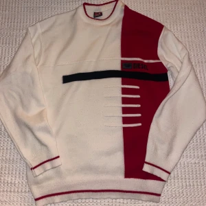 Vintage diesel tröja - Vintage stickad tröja från diesel :) bra skick! Lite nopprig men går att få bort. 
