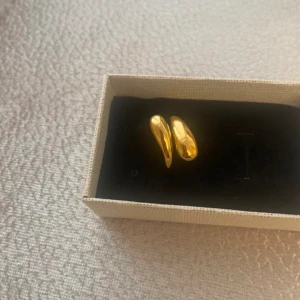 Ring - Guldpläterad ring, helt ny oanvänd. 