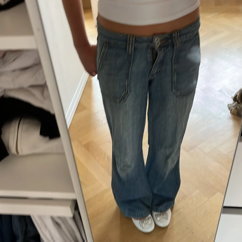 Bra skick, snygga Midja- 38 cm Innerbenslängd- 76 cm. Jeans & Byxor.