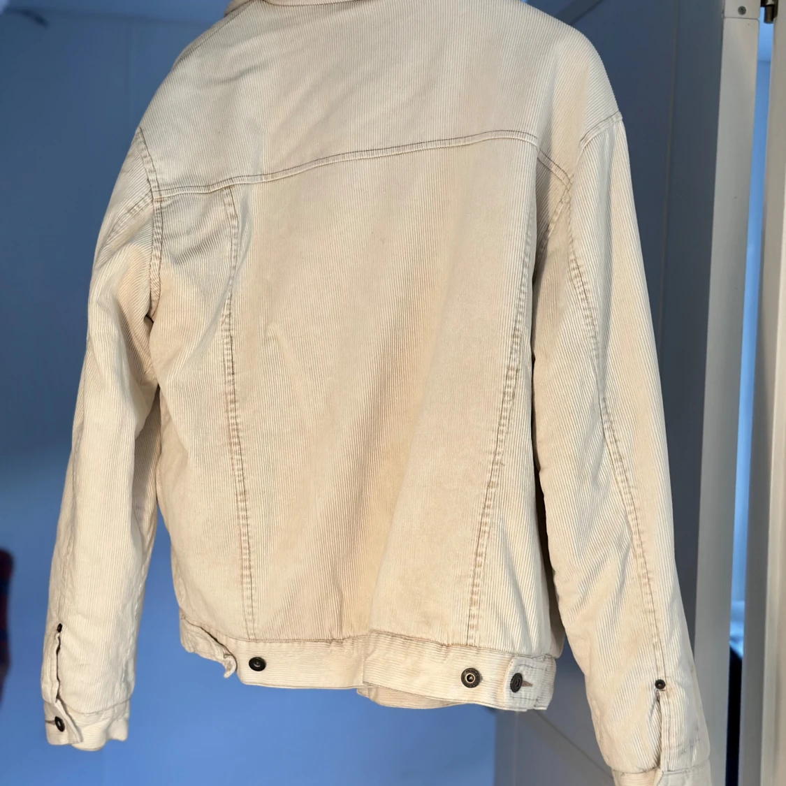 Vit manchesterjacka  - 91