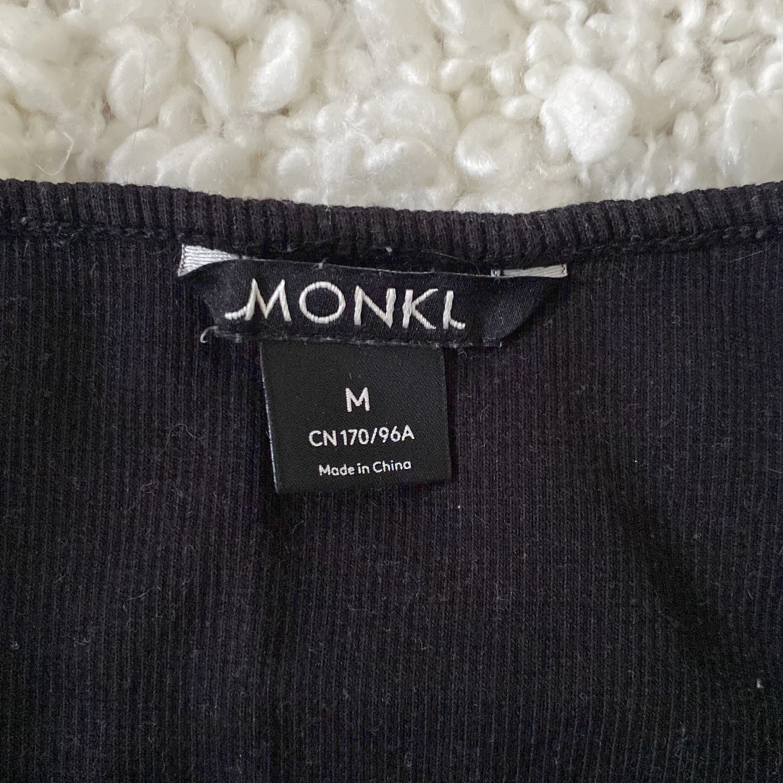 Svart linnetopp från Monki - 90