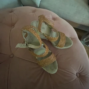 Michael Kors Platåsko - Strl 38,5   Nypris 1600kr 