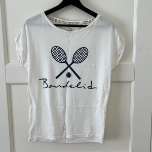 Bondelid T-shirt - Fin Bondelid T-shirt i storlek XS, men passar snarare till S tror jag. Sparsamt använd