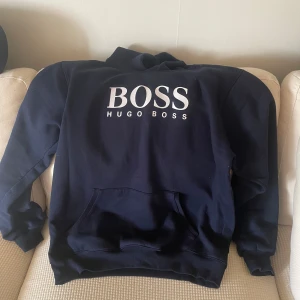 Hugo Boss hoodie - Fin hoodie med fin färg. Storlek L