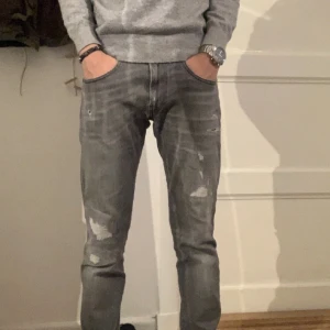 REPLAY SLIM FIT JEANS  - Riktig stiliga Replay jeans som sitter slim. Varsamt använda och 9/10 skick. 