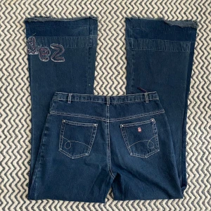 vintage flare jeans🤍 - jättesnygga vintage flare jeans från pampolina🤍 innerbenslängden är 79cm och midjemåttet är 36/37cm
