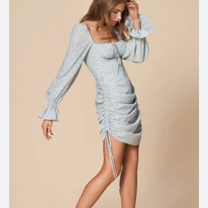 Adoore Capri dress - Adoore Capri dress i nyskick. Använd en gång och är nu tyvärr för lite. 