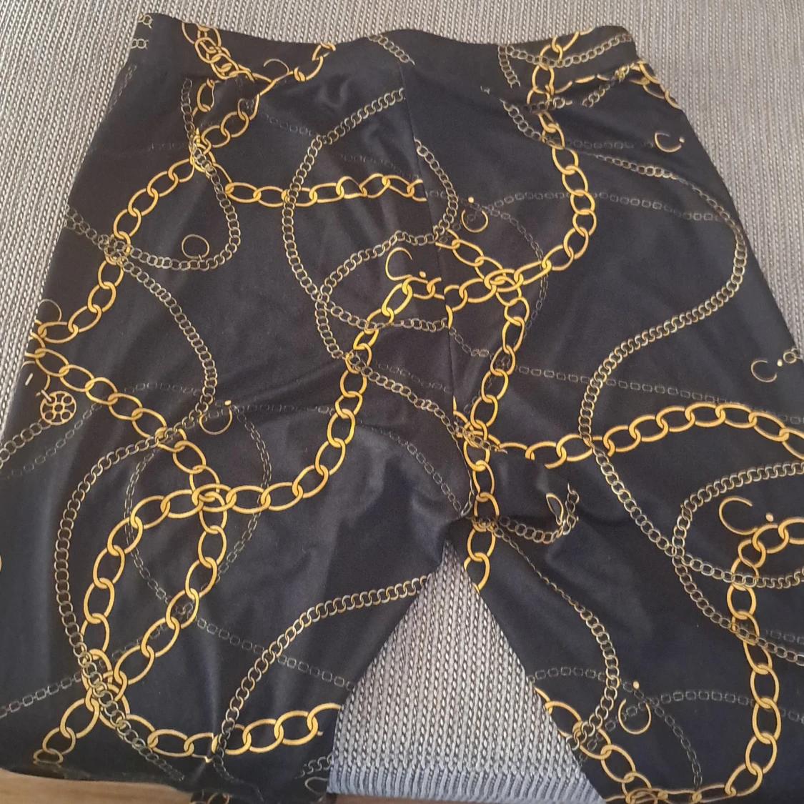 Svarta byxor med kedjemönster - 91