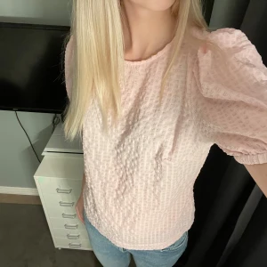 Rosa blus  - Helt oanvänd blus från Vera Moda ! 
