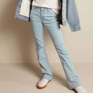 Ljus blå jeans - Ljus blå Flare jeans från h&m, aldrig använda
